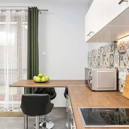 Luxury By Center Square Апартаменты